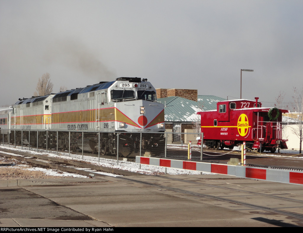 GCRY F40s Headed For the Grand Canyon 